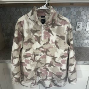 Women’s gap maternity camouflage sweater